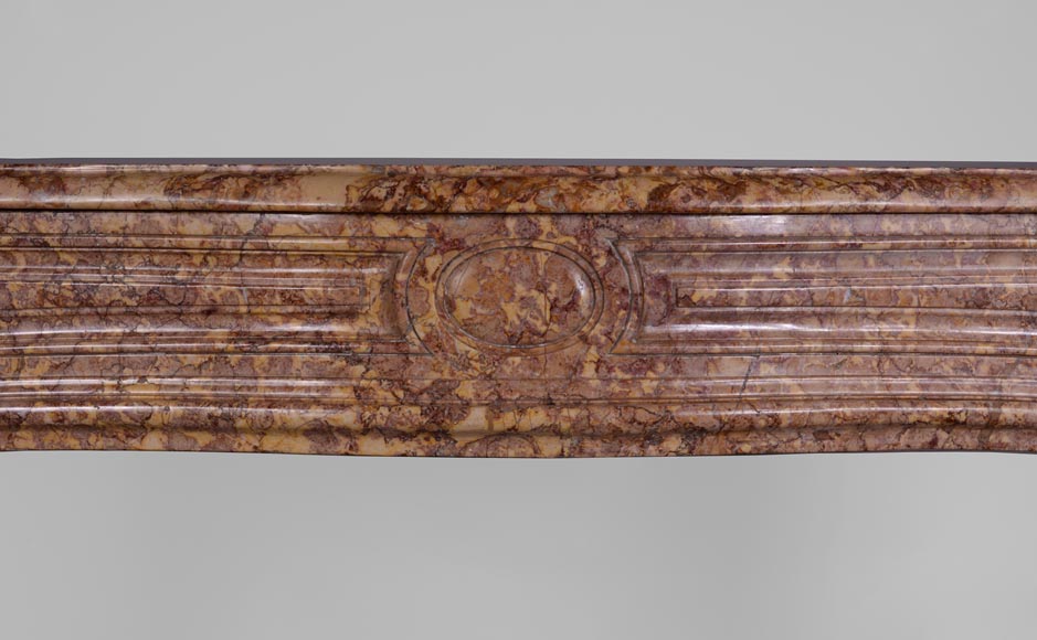 Cheminée ancienne d'époque Régence en marbre Brocatelle rose, XVIIIè siècle -1