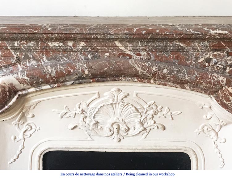 Cheminée ancienne de style Louis XIV en marbre Saint Remy avec son intérieur en fonte-1