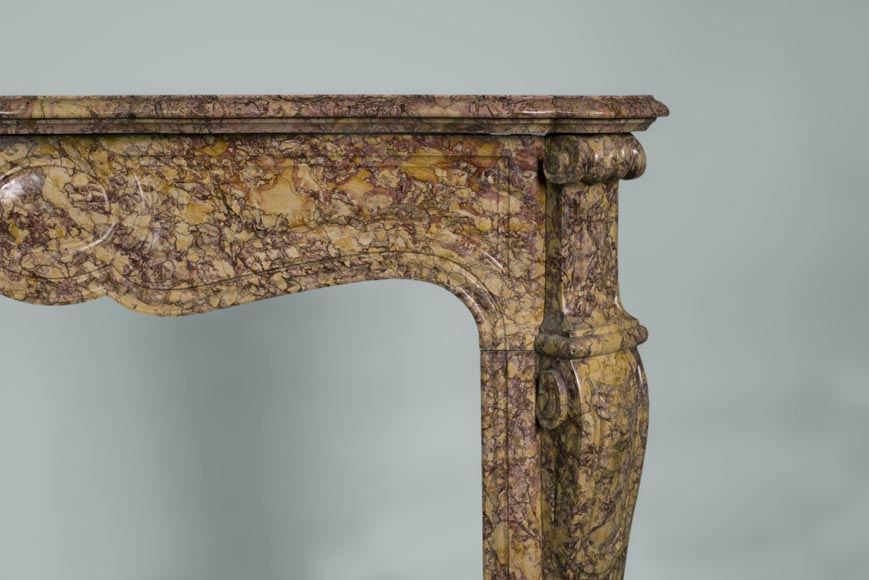 Cheminée ancienne de style Louis XV, modèle Pompadour, en marbre Brocatelle jaune-6