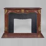 Cheminée ancienne d'époque Napoléon III en marbre Rouge Antique et ornements de bronze doré