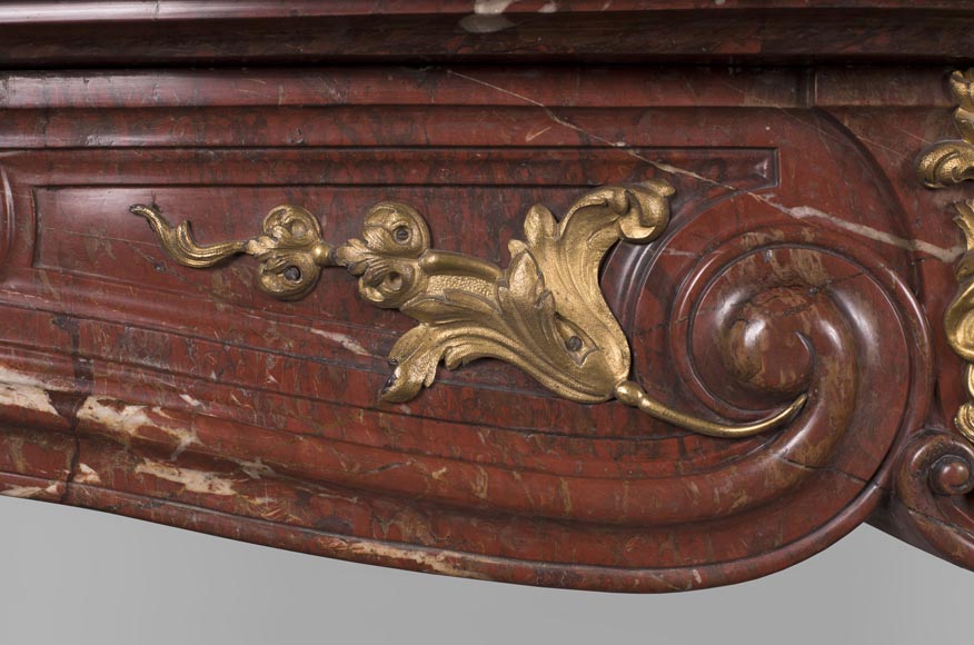 Cheminée ancienne d'époque Napoléon III en marbre Rouge Antique et ornements de bronze doré-3