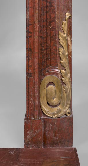 Cheminée ancienne d'époque Napoléon III en marbre Rouge Antique et ornements de bronze doré-10
