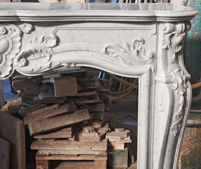 Cheminée de style Louis XV en marbre de Carrare richement décorée Cheminée de style Louis XV en marbre de Carrare richement décorée-10