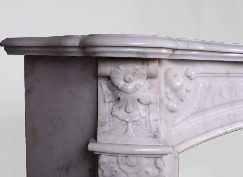 Cheminée ancienne de style Régence en marbre de Carrare-3