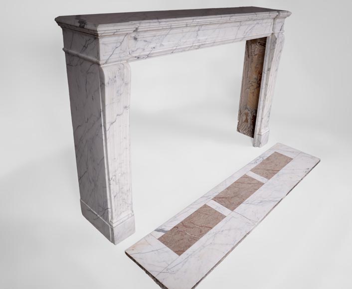 Cheminée ancienne de style Louis XVI à cannelures en marbre de Carrare veiné-2
