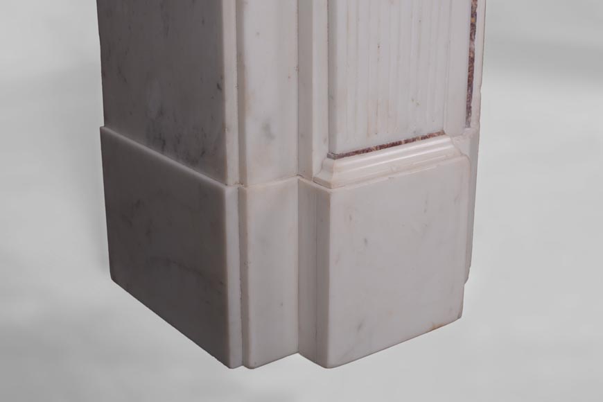 Belle cheminée ancienne de style Victorien en marbre Statuaire de Carrare et Brocatelle violette aux guirlandes et aux losanges, fin du XIXe siècle-5
