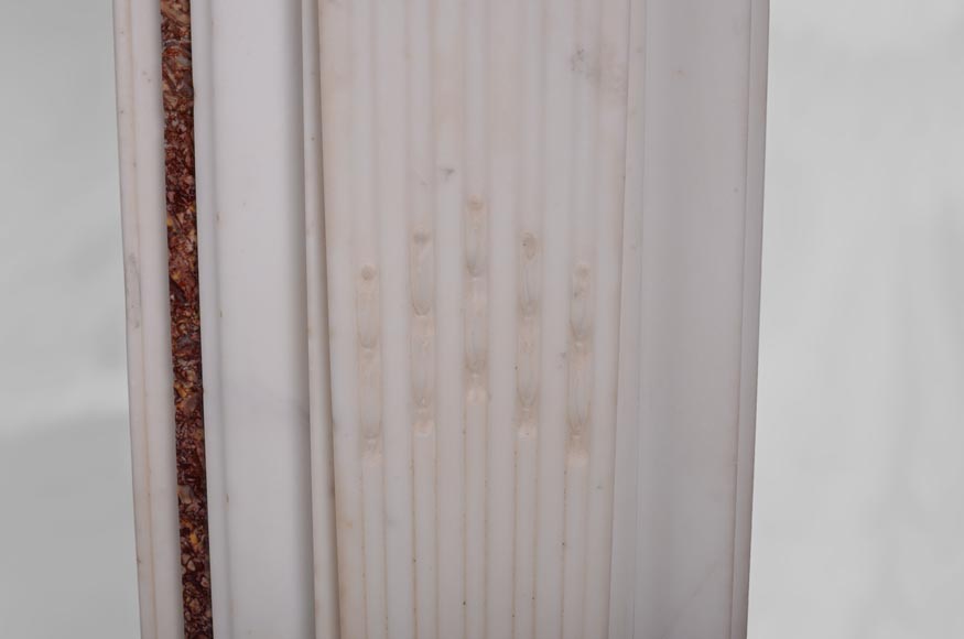 Belle cheminée ancienne de style Victorien en marbre Statuaire de Carrare et Brocatelle violette aux guirlandes et aux losanges, fin du XIXe siècle-8