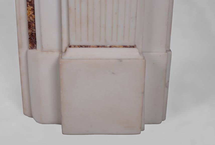 Belle cheminée ancienne de style Victorien en marbre Statuaire de Carrare et Brocatelle violette aux guirlandes et aux losanges, fin du XIXe siècle-9