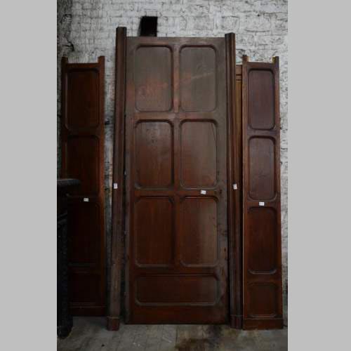 Ancienne grande porte en chêne au décor panneauté réalisée vers 1900