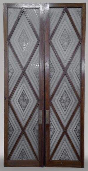 Belle grande double porte ancienne de style Art déco en bois et verre gravé au décor de losanges -0