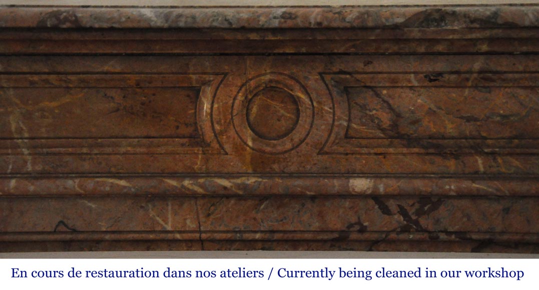 Cheminée de style Louis XVI aux coins arrondis, en marbre Sarrancolin Cheminée de style Louis XVI aux coins arrondis, en marbre Sarrancolin-1