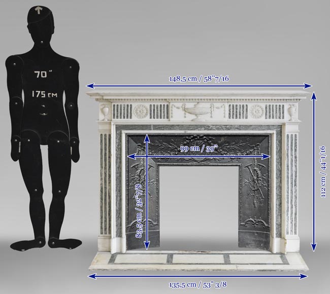 Belle cheminée ancienne de style Victorien en marbre Statuaire de Carrare et incrustations de marbre Vert d'Estours aux vases et à la coupe-12