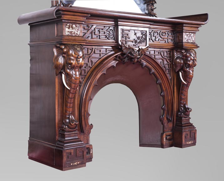 Maison des Bambous Alfred PERRET et Ernest VIBERT (attribué à), Importante Cheminée Japonisante et son trumeau, en sycomore, à décor de têtes d'éléphants et de dragons-4