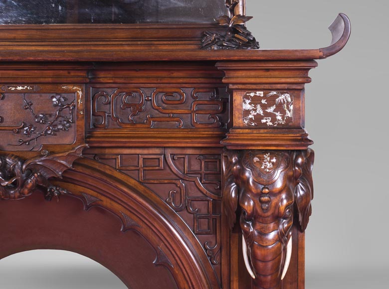 Maison des Bambous Alfred PERRET et Ernest VIBERT (attribué à), Importante Cheminée Japonisante et son trumeau, en sycomore, à décor de têtes d'éléphants et de dragons-9