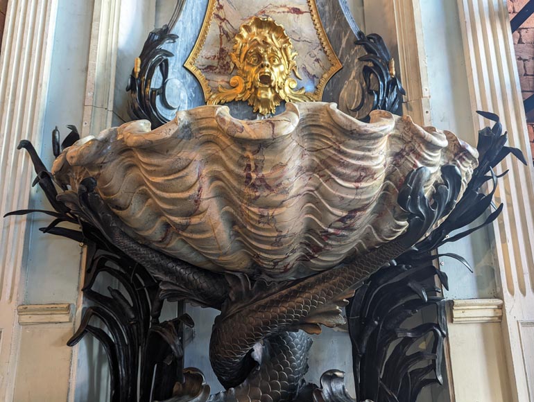 Exceptionnelle fontaine de style Régence en marbres et bronze-11