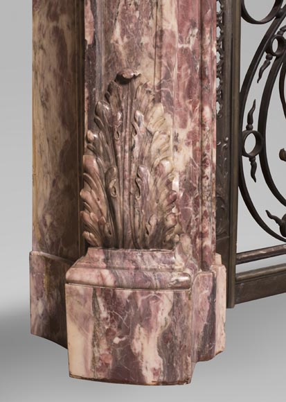 Très belle cheminée ancienne de style Louis XV en marbre Fleur de Pêcher richement sculptée-7