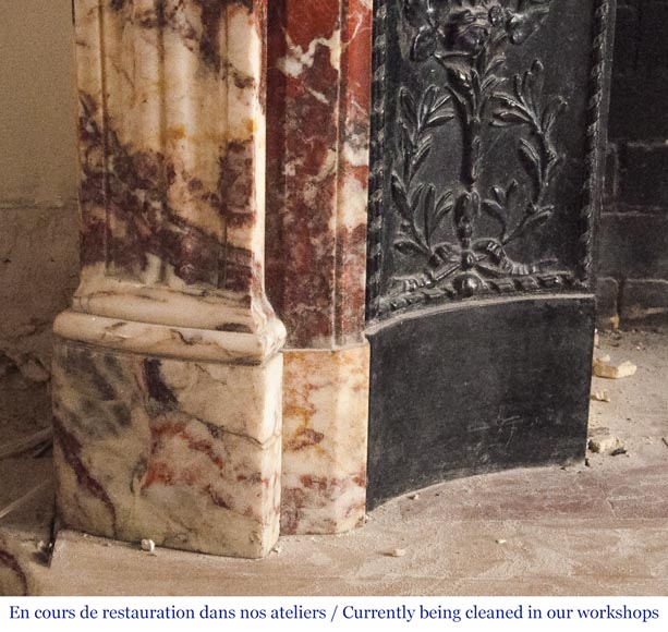 Cheminée ancienne de style Louis XVI à rudentures en marbre-4