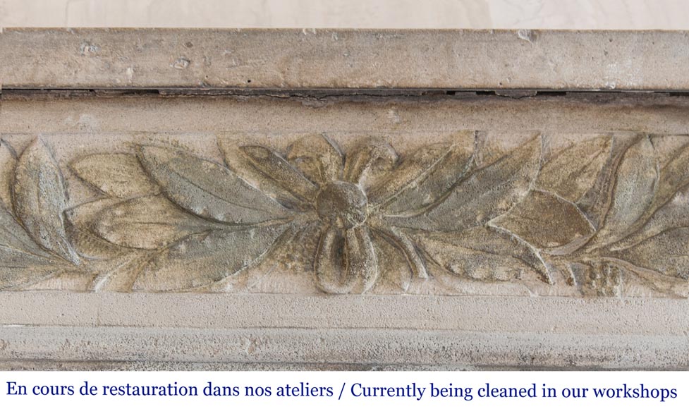 Cheminée ancienne de style Louis XVI, en pierre, à décor feuillagé-1