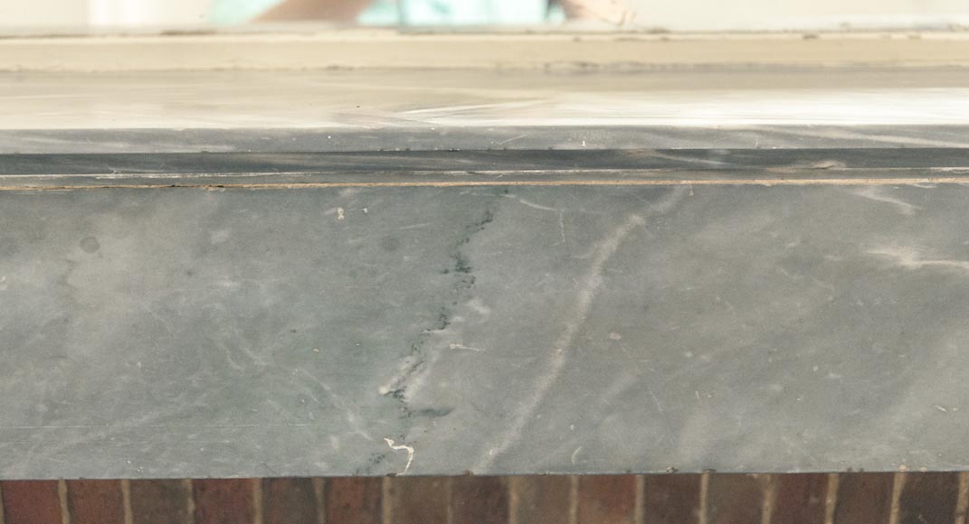 Cheminée ancienne de style Empire en marbre bleu Turquin aux colonnes détachées-1