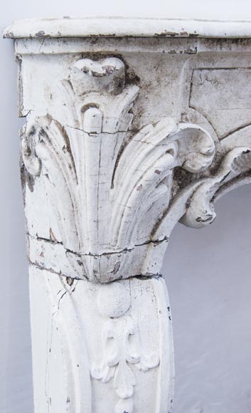 Belle cheminée d'époque Louis XV richement sculptée en chêne peint-4