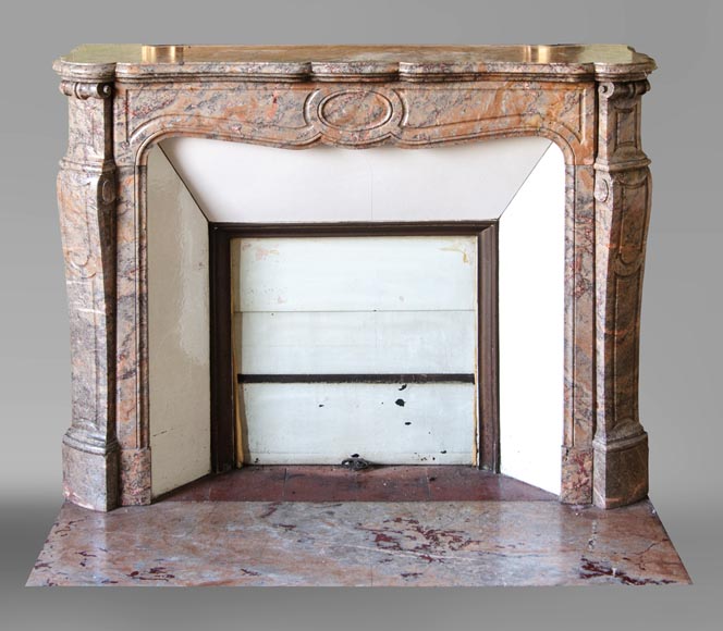 Cheminée ancienne de style Louis XV, modèle Pompadour, en marbre Enjugerais-0
