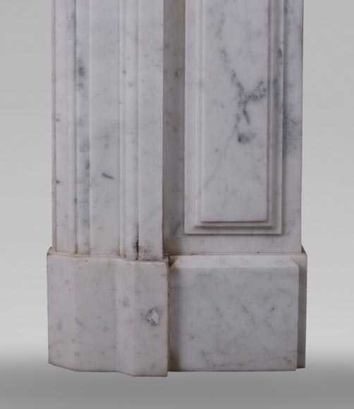 Cheminée ancienne de style Napoléon III en marbre de Carrare et ornementations de bronze doré-7