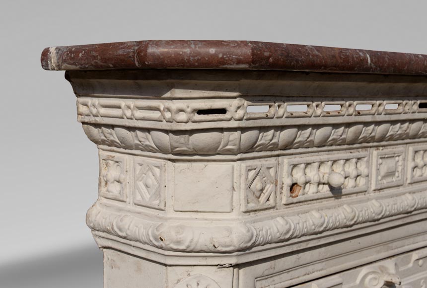 Poêle ancien de style Napoléon III, en fonte, à décor de cariatides-4