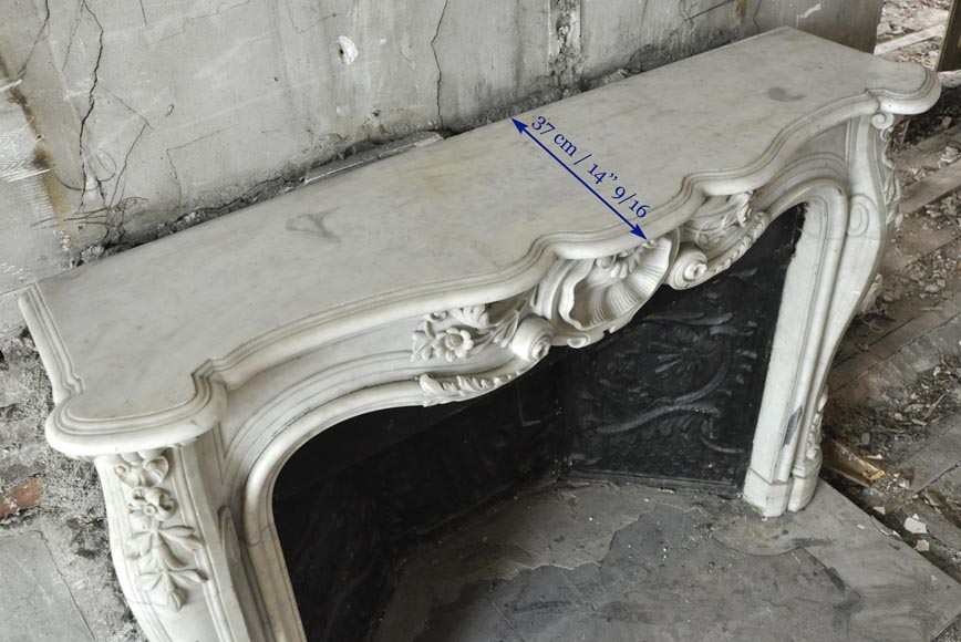 Cheminée ancienne de style Louis XV, en marbre de Carrare, ornée d'une belle coquille-12