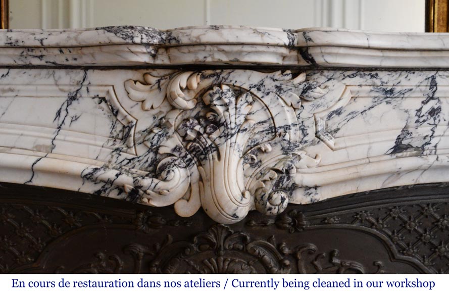 Belle Cheminée de style Louis XV à feuillette en marbre Saravenza-1
