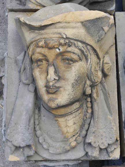 Ensemble de visages sculptés et d'éléments décoratifs en pierre de Soleil des Ardennes, fin du XIXe siècle-5