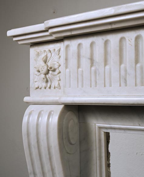 Cheminée Ancienne Style Louis XVI En Marbre Blanc Carrare – XIXe Siècle, Sculptée