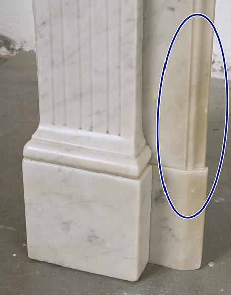 Cheminée de style Louis XVI à rudentures sculptée en marbre de Carrare-6