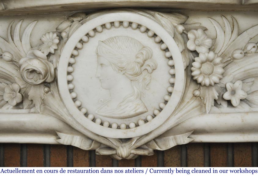 Cheminée ancienne Napoléon III en marbre demi statuaire, à décor de profil de femme dans un médaillon perlé-3