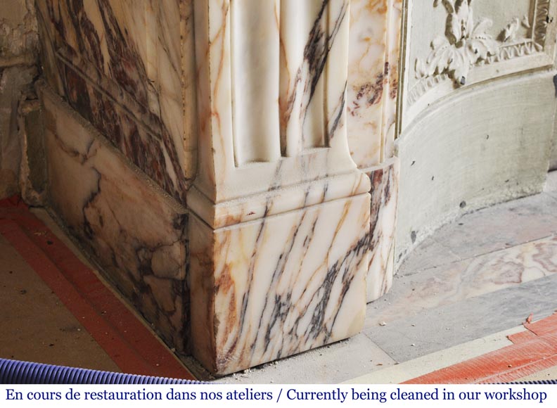 Cheminée ancienne de style Louis XVI, en marbre Skyros-5