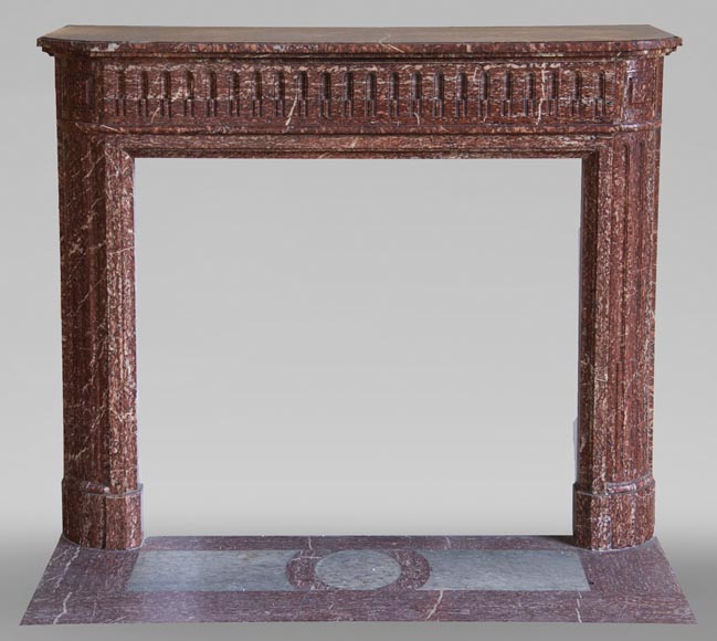 Cheminée ancienne de style Louis XVI à coins arrondis en marbre Griotte des Pyrénées-0