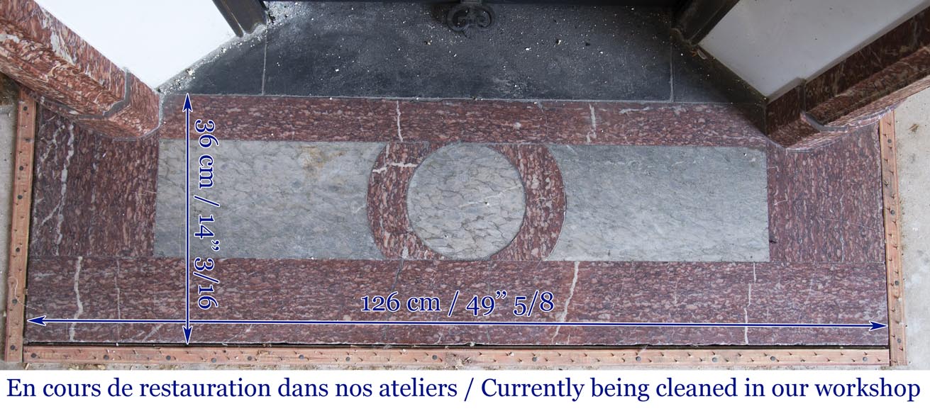Cheminée ancienne de style Louis XVI à coins arrondis en marbre Griotte des Pyrénées-8