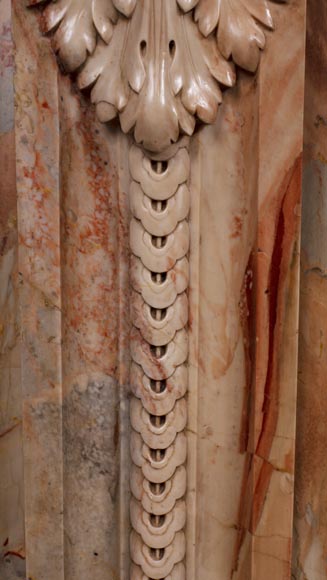 Cheminée ancienne de style Louis XVI en marbre Sarrancolin Fantastico galbée et ornée d'une frise de flots grecs-7