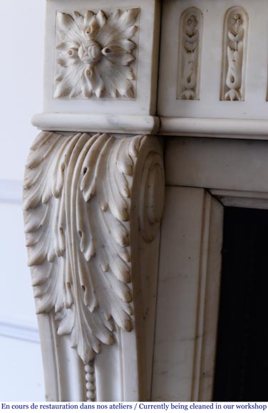 Cheminée ancienne de style Louis XVI en marbre demi statuaire de Carrare-4