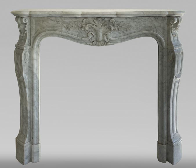 Cheminée ancienne de style Louis XV en marbre de Carrare-0