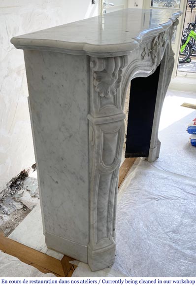 Cheminée ancienne de style Louis XV en marbre de Carrare-2