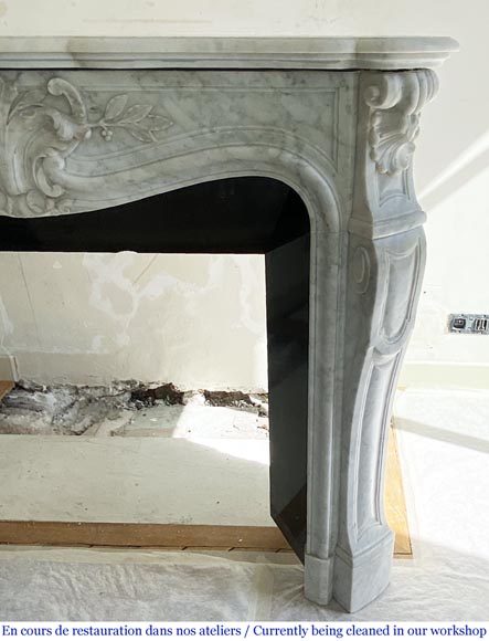 Cheminée ancienne de style Louis XV en marbre de Carrare-4