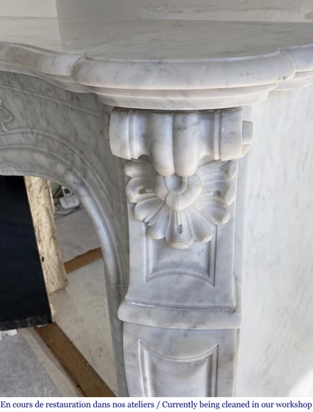 Cheminée ancienne de style Louis XV en marbre de Carrare-5
