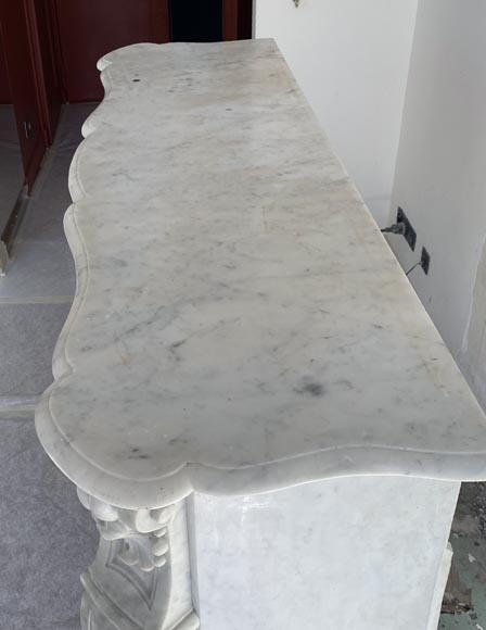 Cheminée ancienne de style Louis XV en marbre de Carrare-6