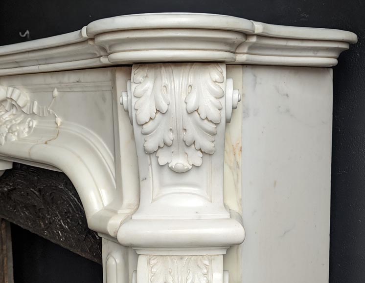 Importante cheminée de style Napoléon III au monogramme en marbre statuaire-11