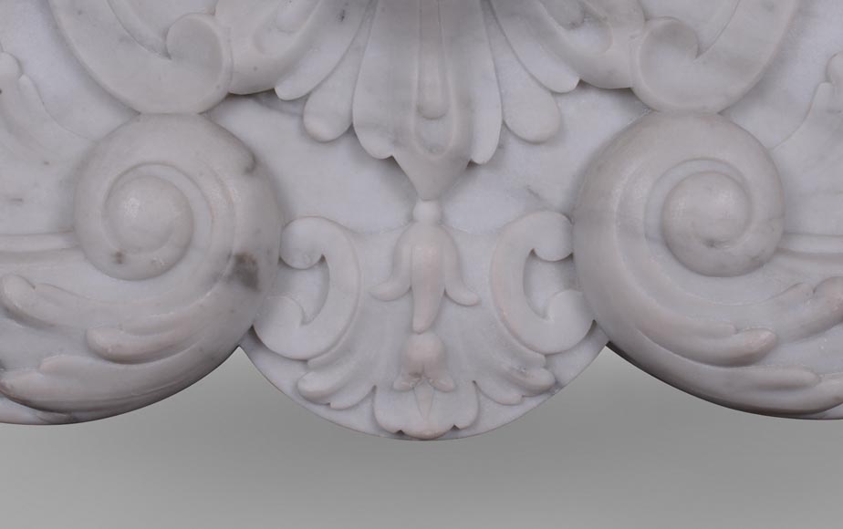 Belle cheminée de style Louis XV à glands en marbre de Carrare-4