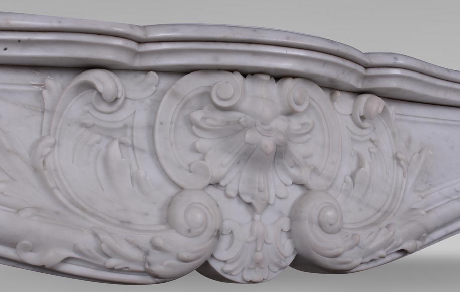 Belle cheminée de style Louis XV à glands en marbre de Carrare-5