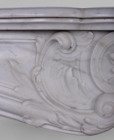 Belle cheminée de style Louis XV à glands en marbre de Carrare-6