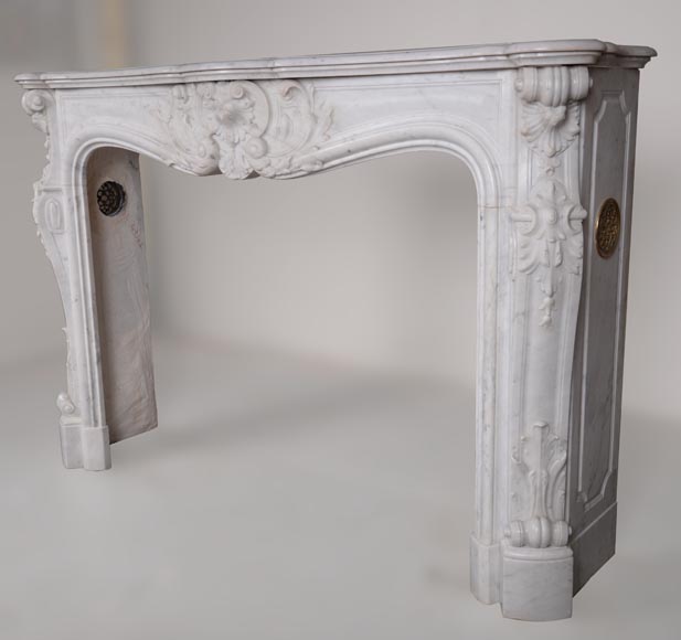 Belle cheminée de style Louis XV à glands en marbre de Carrare-10