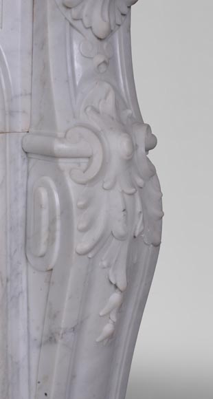 Belle cheminée de style Louis XV à glands en marbre de Carrare-12