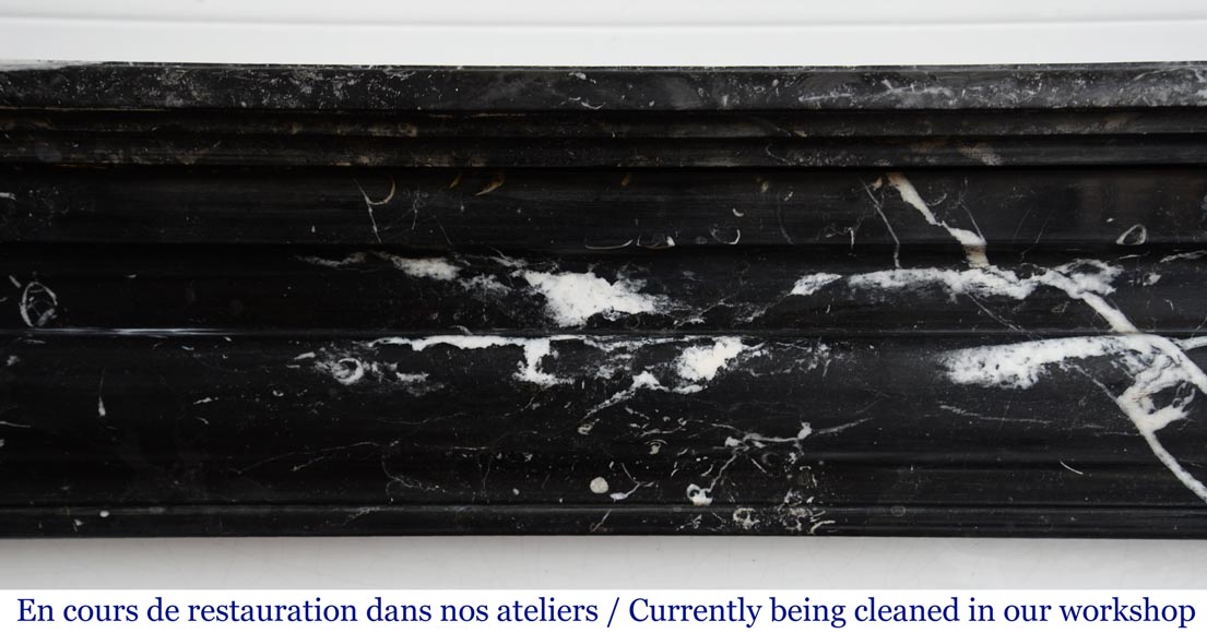Cheminée ancienne de style Louis XIV en marbre noir Marquina-1